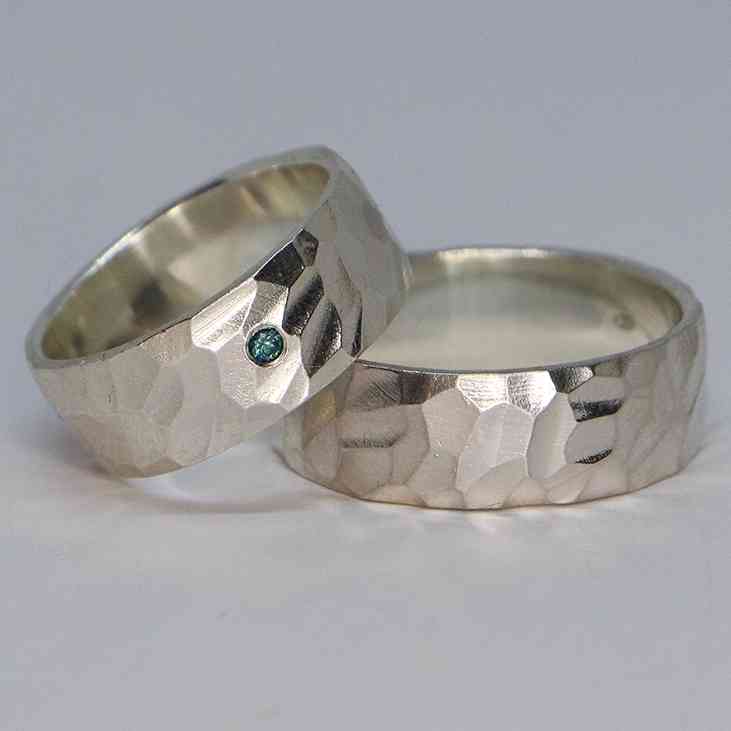 Vestuviniai žiedai Plati akmens faktūra safyras paveikslėlis
