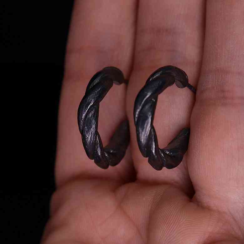 Earrings Small swirl image